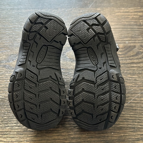 Keen kids size 11 sandals new without box - Picture 4 of 4
